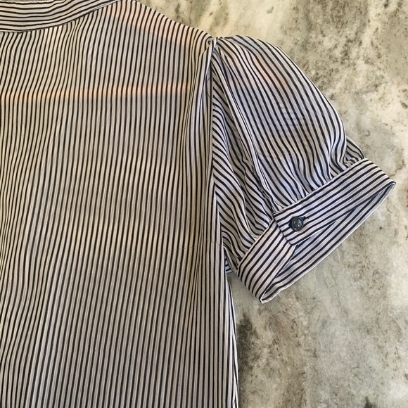 🦋H&M sheer puffed sleeve blouse - Picture 3 of 4